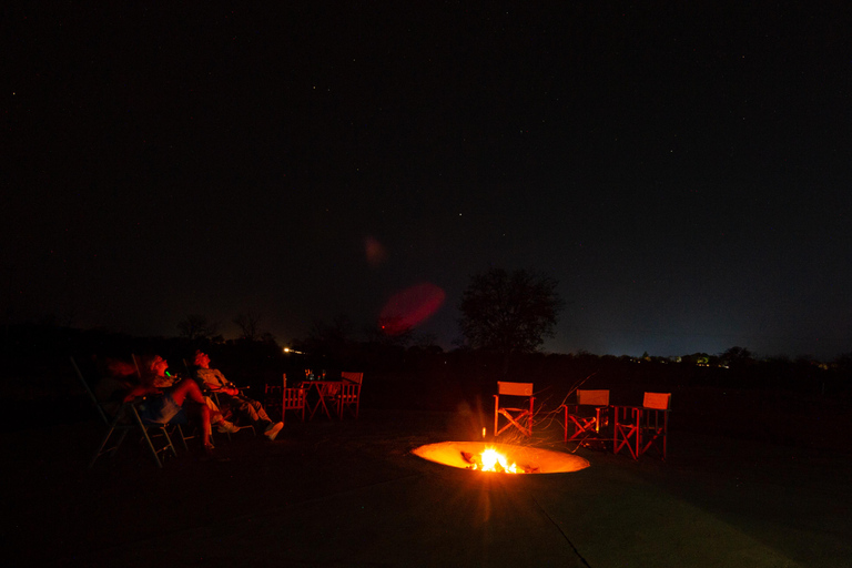 Mirando las estrellas en las cataratas VictoriaMirar las estrellas