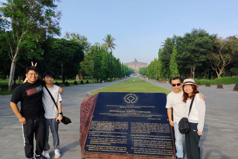 Wycieczka do świątyń Borobudur i PrambananWycieczka do świątyni Borobudur Prambanan