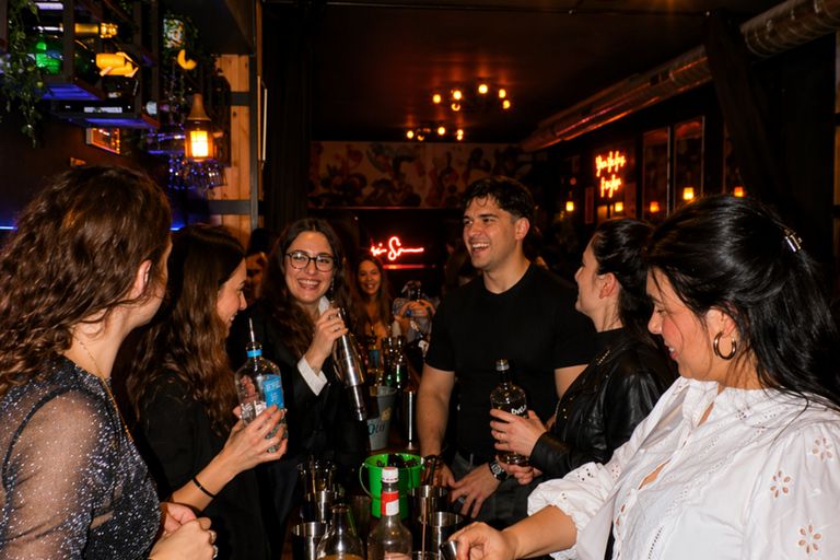 Cocktail Class in Madrid: Shake, Drink & Party
