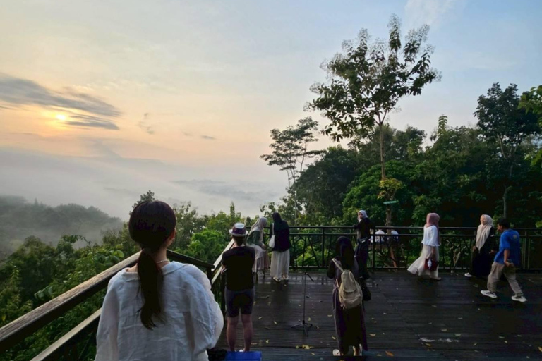 Yogyakarta: Borobudur Temple & Setumbu Hill Sunrise Tour