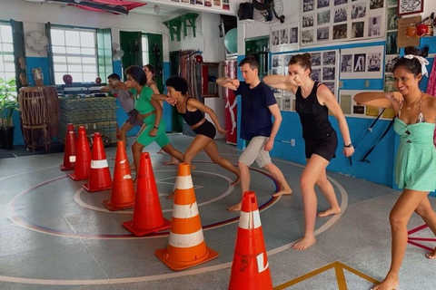 Salvador: Zajęcia Capoeira w pierwszej szkole Mestre Bimby.