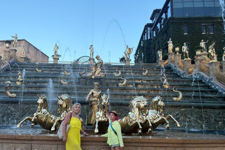Da Nang: 1-Day Trip Giant Stone Hands & French Village Visit