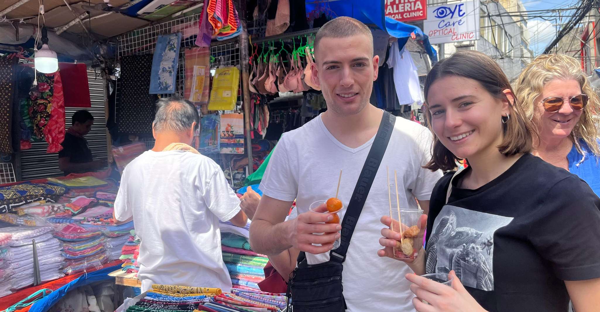 Manila Walking Street Essen und Getränke Tour Experience - Hizvo