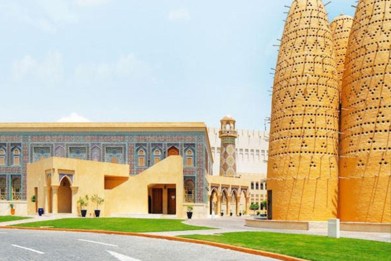 Doha: Guided Night Tour with Lights, Culture & Landmarks