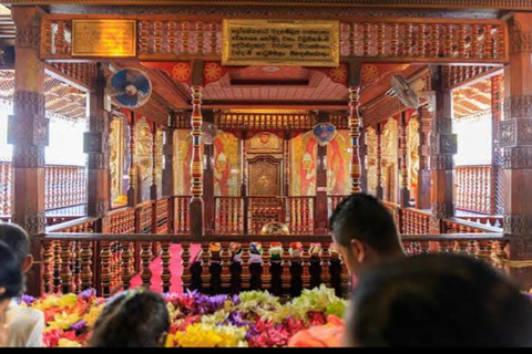 Kandy: Tuk Tuk City Tour Guide