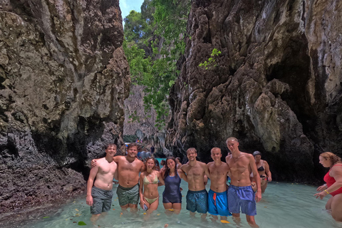 Koh Phi Phi : Pirat båttur med snorkling och kajakpaddling