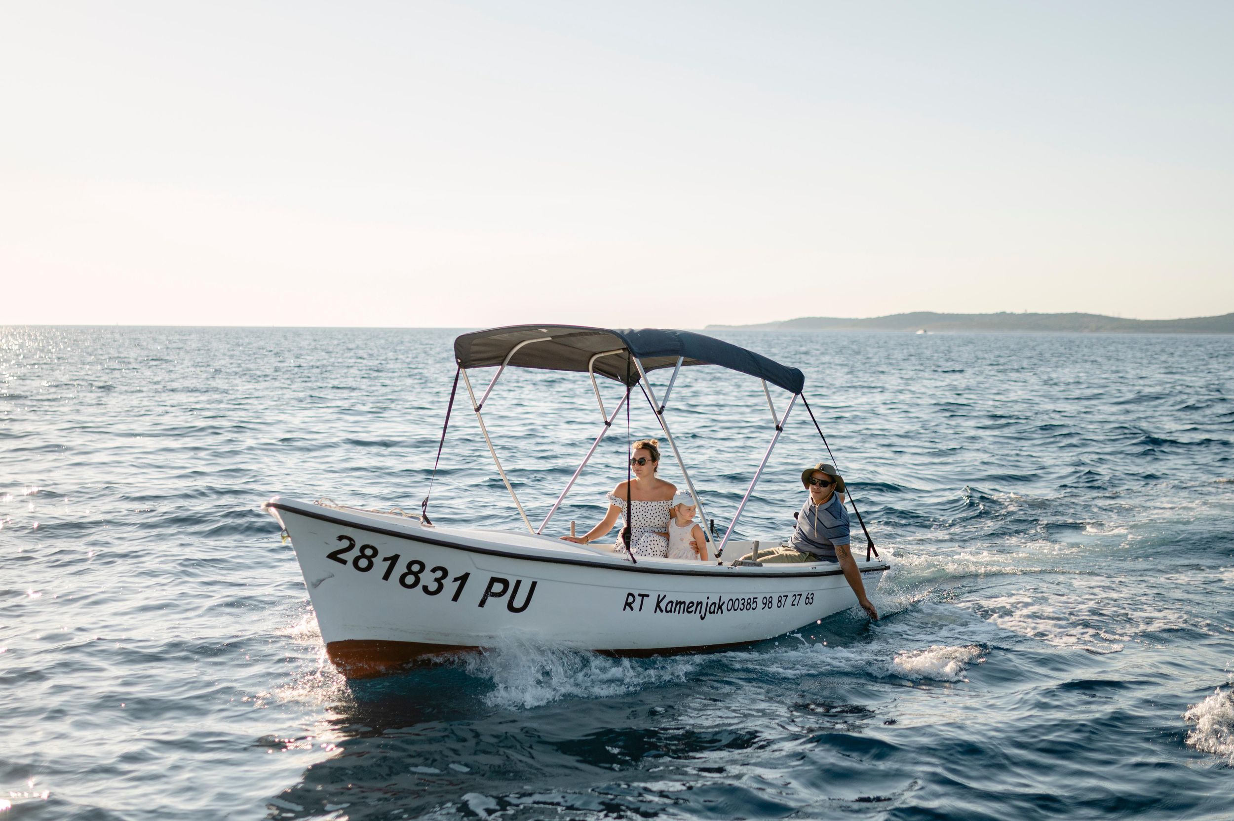 Miete ein Boot für bis zu 6 Personen im Naturpark Kap Kamenjak