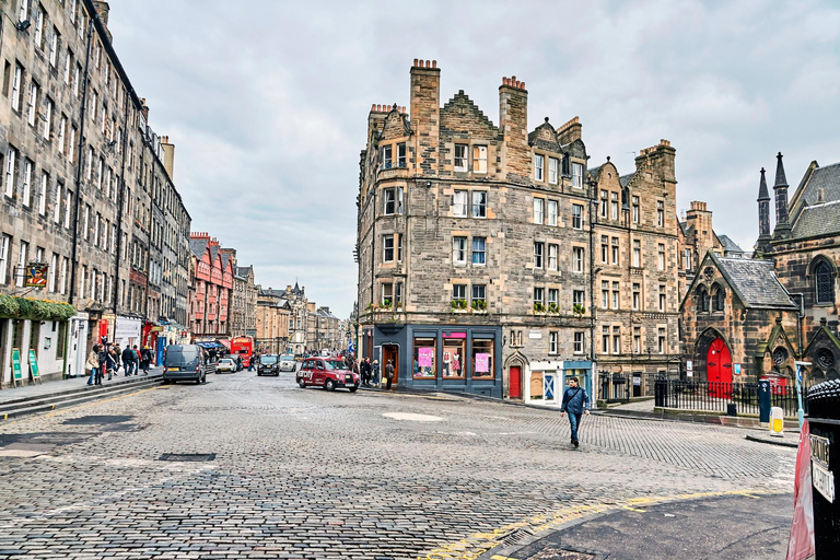 Greyfriars Kirkyard and Edinburgh Castle Private Guided Tour 5-hour: Greyfriars Kirkyard, Edinburgh Castle & Transport