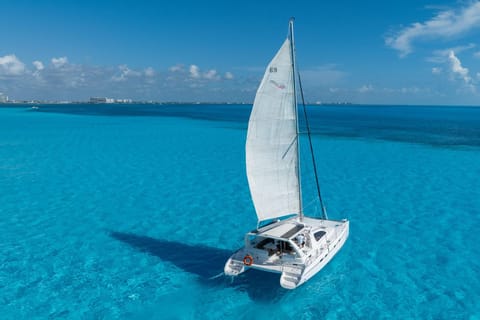Riviera Maya: Full Day Private Catamaran to Isla Mujeres