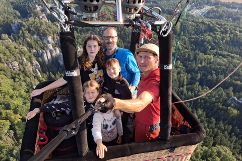 From Prague: Balloon ride with Champagne & Picnic