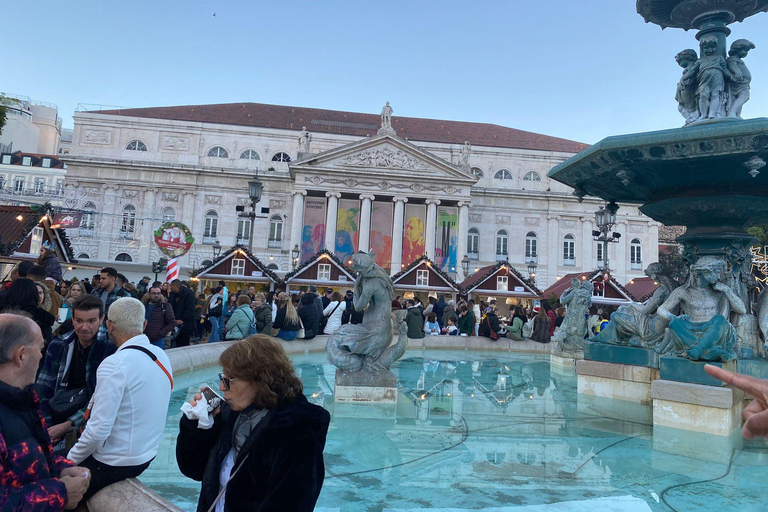 Lisbon: Private full Day Sightseeing tour by tuk-tuk.