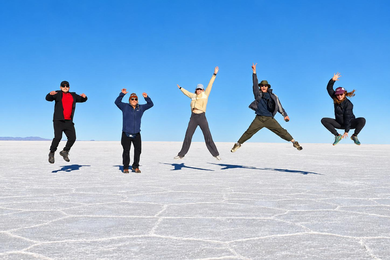 Uyuni: 3-Day Salt Flats Expedition to San Pedro de Atacama Uyuni Tour with Local Spanish Driver