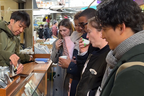 Tsukiji Market: Private Tour with a Local Guide