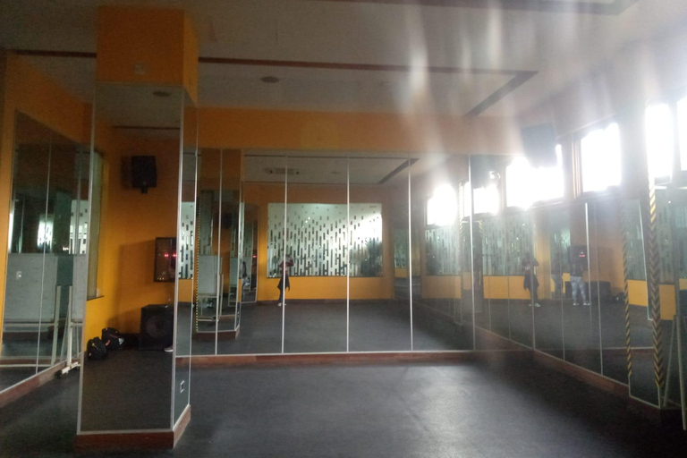 Kampala: Zumba Fitness Dance Class with Local Instructor