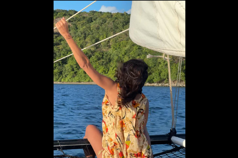 Les Saintes – Upptäck med segelkatamaran, musik, sköldpaddor och aperitif!Les Saintes - Seglande katamaraner, musik, sköldpaddor och en aperitif!