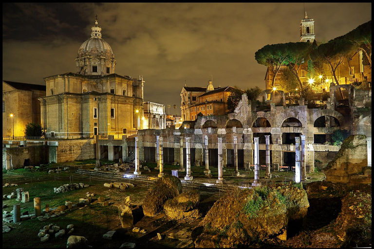 Roma de noche: 3 horas pequeño grupo de viajeRoma de noche: tour en grupo pequeño de 3 horas