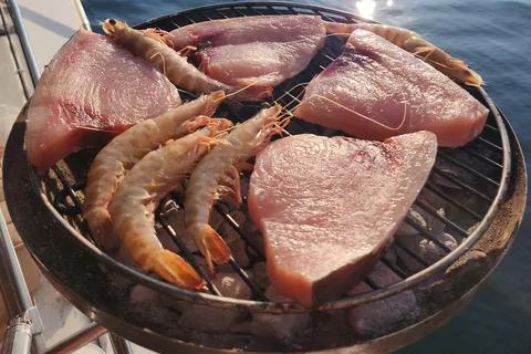 Barbecue in barca (opzione frutti di mare) | Vista sul mare di Napoli