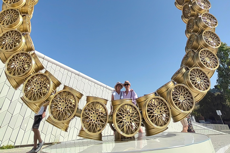 Lisbon: Private full Day Sightseeing tour by tuk-tuk.