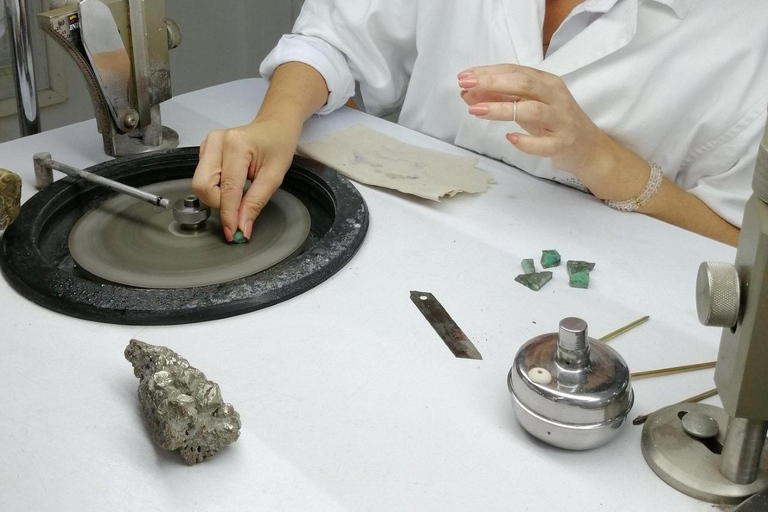 Cartagena: Emerald Polishing Workshop and Museum Tour
