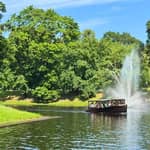 Riga: tour in barca sul canale storico con drink e audioguida