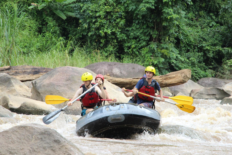 Chiang Mai Raften in de Mae Taeng rivier met Thais buffetChiang Mai Raften in de Mae Taeng-rivier met Thais buffet