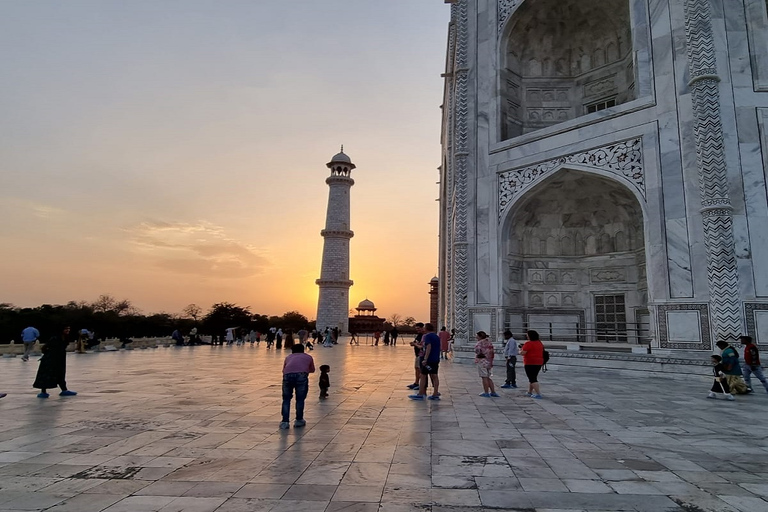 De Delhi: viagem de um dia ao Taj Mahal e Forte de Agra pelo trem GatimanViaje apenas com guia turístico local experiente