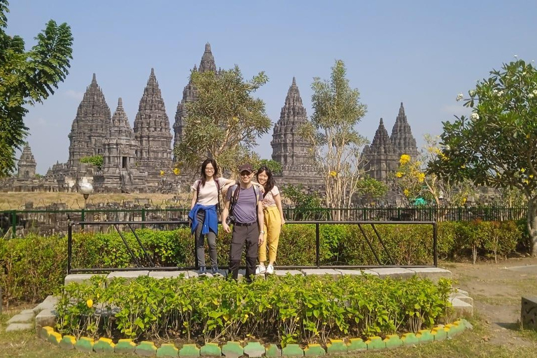 Yogyakarta: Poznaj Prambanan Tour i świątynię SewuRozpocznij wycieczkę z lotniska w Yogyakarcie