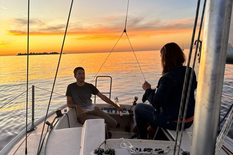 Private Sailing Tour with &quot;Alfajores&quot; and WineAmazing private sailing tour in Colonia del Sacramento