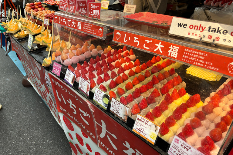 Aventura no mercado externo de Tsukiji com delícias saborosas