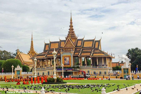 Campo de exterminio de las Cinco Cumbres, Toul Sleng, Palacio Real, Wat Phnom