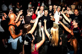 München: Tour durch das Nachtleben mit 3 Bars, Shots & Club-Eintritt