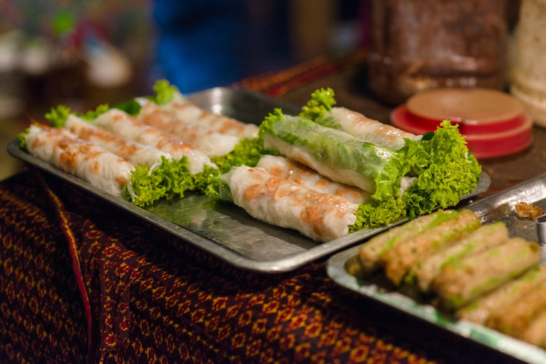 Phnom Penh: Sunset Cruise & Evening Food Tour
