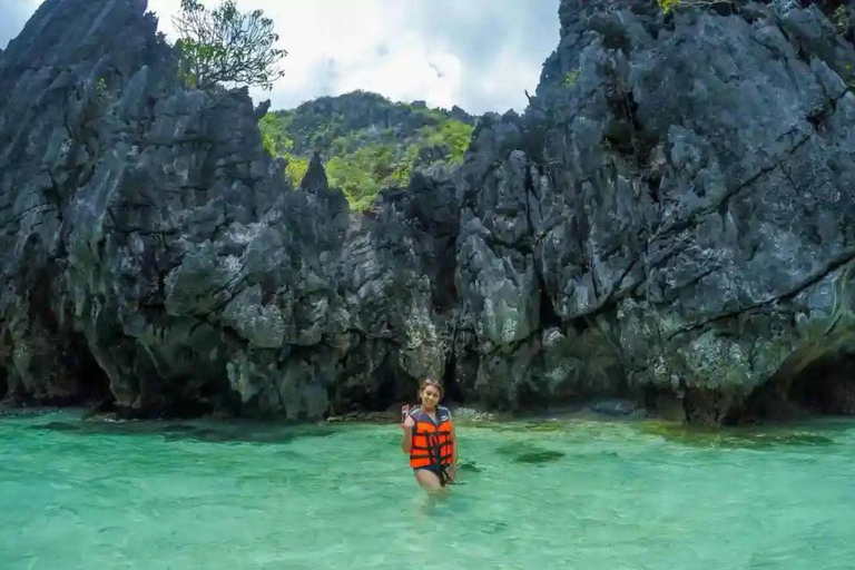 Tour privato El Nido Shrine &amp; Beach Escapade All InclusiveTour del Santuario e della spiaggia di El Nido - Tour C