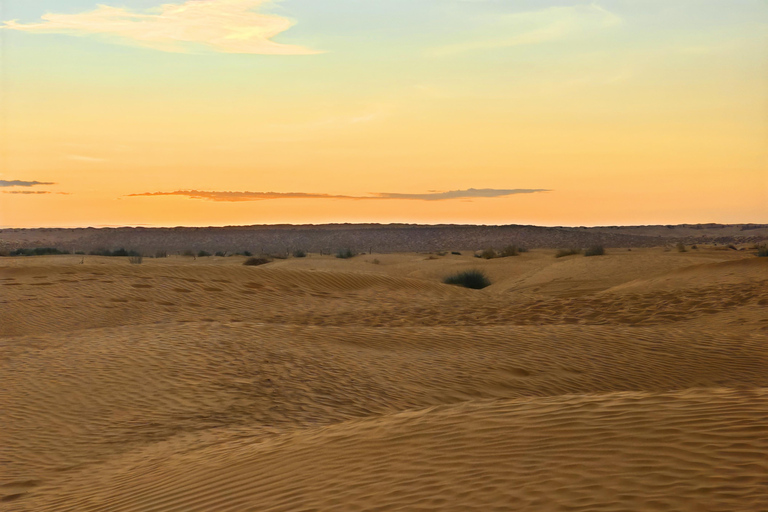 Dżerba: Zachód słońca, wschód słońca i jedna noc w berberyjskim namiocie.Dżerba: zachód słońca, wschód słońca i jedna noc w berberyjskim namiocie.