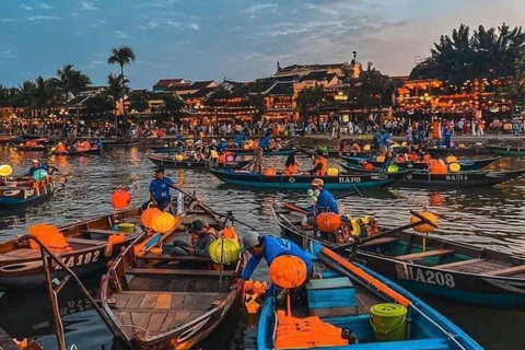 Passeio de barco e cerimónia das lanternas em Hoi An