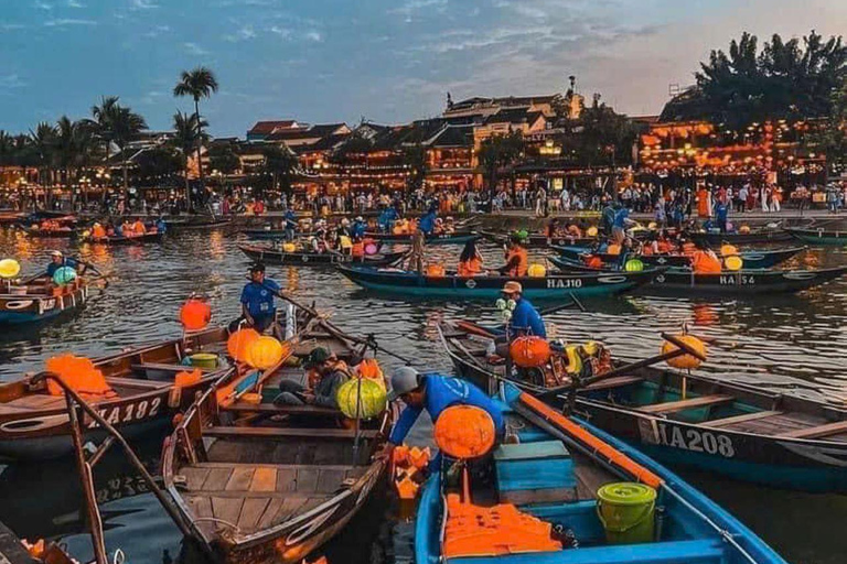 Passeio de barco e cerimónia das lanternas em Hoi An