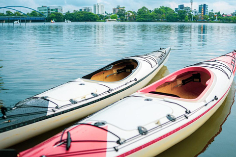 Colombo: Diyawanna Lake Kayaking Experience Single Kayak