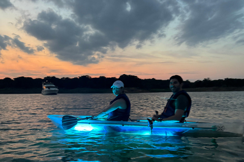 Grapevine Lake: Clear Kayak Tour