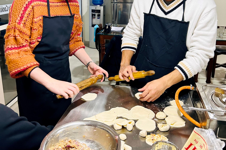 Katmandu: Momo-tillverkningskurs i Thamel med upphämtningMomo-tillverkning och matlagningskurs i Kathmandu