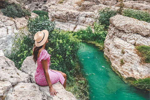 Au départ de Mascate : visite privée du Wadi Shab et du gouffre de BimmahVisite privée d'une jounée à Wadi Shab et Bimmah SinkHole Tour