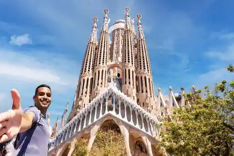 Sagrada Família Tour with Skip-the-Line Access