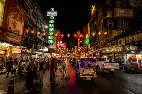 Bangkok: Tour nocturno privado en Tuk-Tuk, barco fluvial y comida