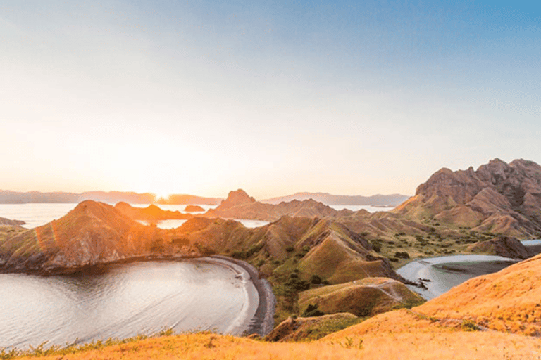 Isole di Komodo: tour in motoscafo 2D1N, tour via terra e soggiorno in hotelIsole Komodo: tour di 1 giorno in barca, tour di 1/2 giorno a terra e albergo