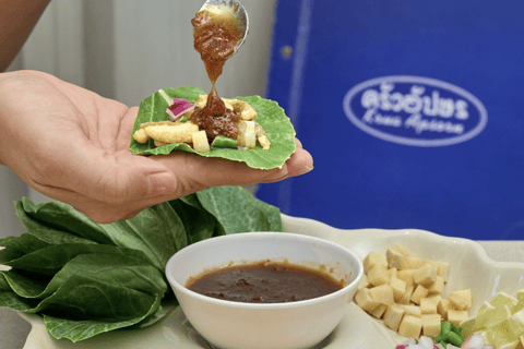 Bangkok: Michelin Street Food Tour by Tuk-Tuk with Pickup