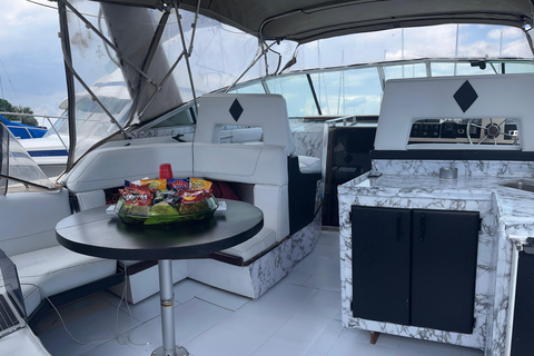 Luxuriöse 40ft Yacht Charter