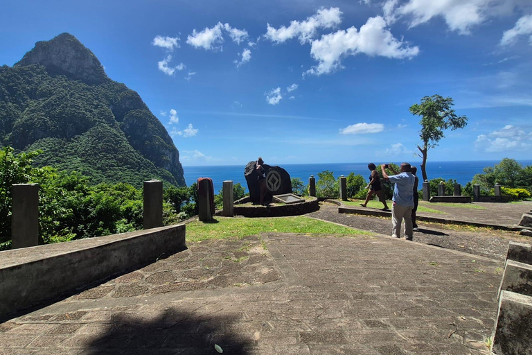 St. Lucia: Soufriere Tour with Pitons and Waterfalls
