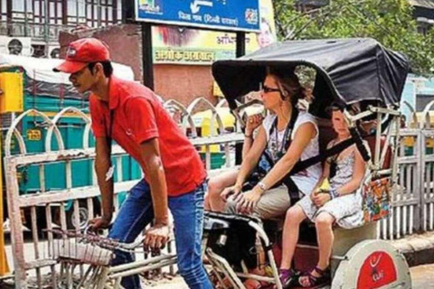 Delhi: Old Delhi Tuk-Tuk-Tour mit Snacks und GetränkenDelhi: Tour durch Alt-Delhi mit Tuk-Tuk, Snacks und Getränken