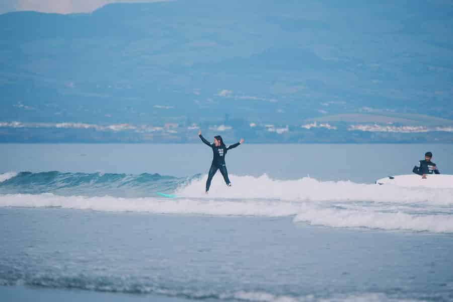 AZORES: Surfkurs für Anfänger. Foto: GetYourGuide