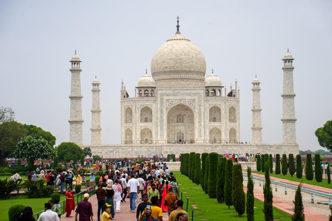 From Delhi: Taj Mahal and Agra Fort Tour with Fatehpur Sikri Tour without Lunch and Entry Tickets