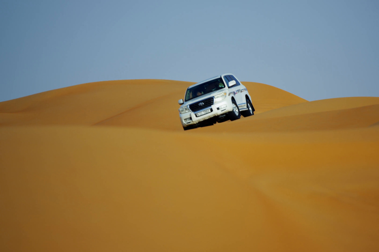 Safari nel deserto in transito privato con giro in cammello e mare internoSafari nel deserto condiviso